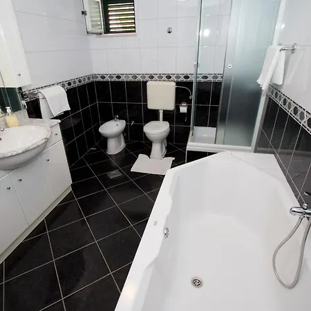 아파트 Apartment Argus 1 - Makarska Center - 3 Bedroom *